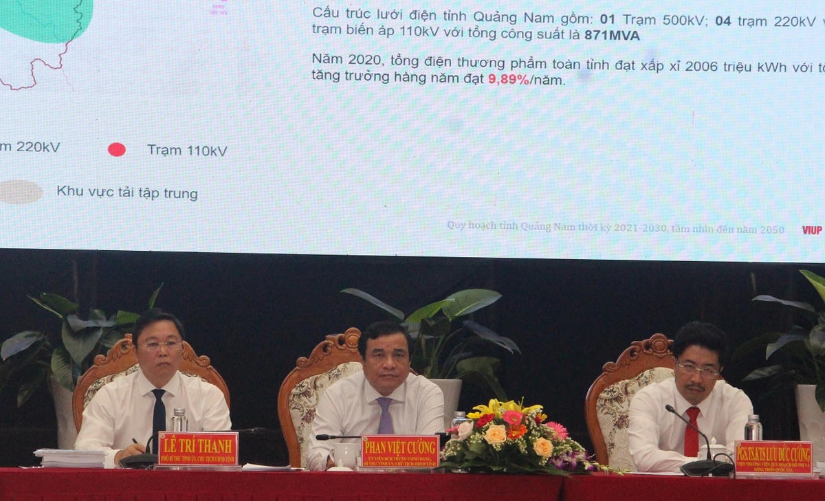 Các lãnh đạo chủ trì buổi hội thảo.