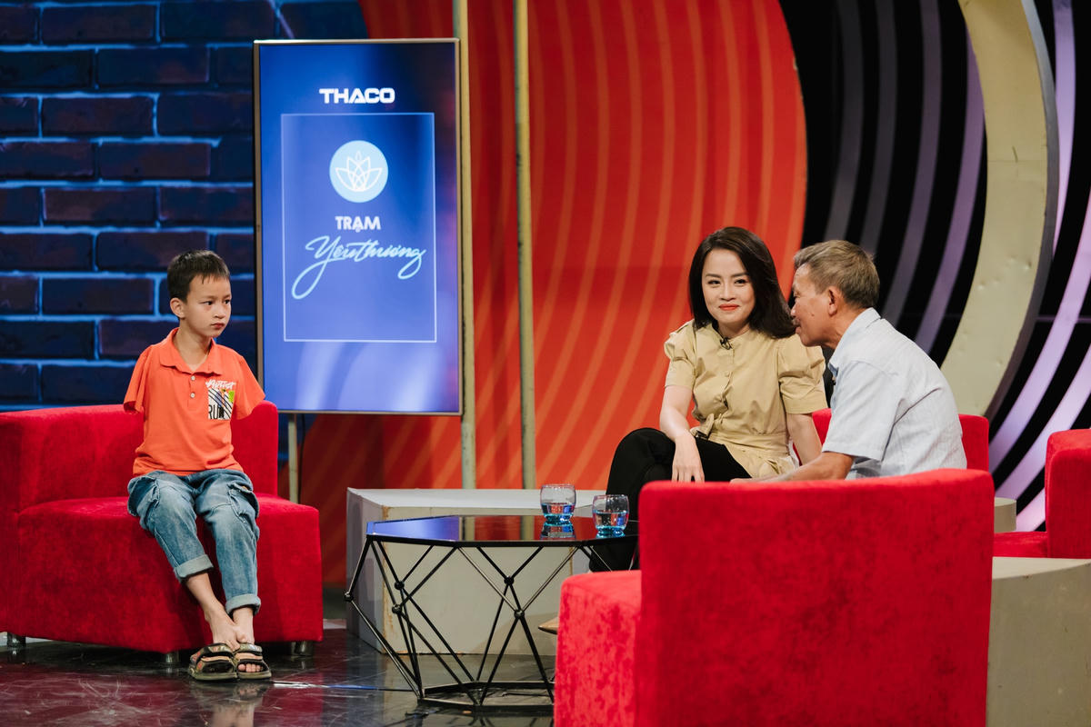 Từ khi Khải sinh ra, vì cơ thể đặc biệt, Khải sinh ra đã không có tay. 