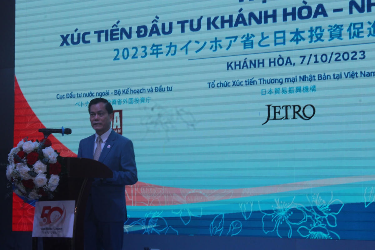 Ông Hà Kim Ngọc, Thứ trưởng Bộ Ngoại Giao đang tại buổi lễ.