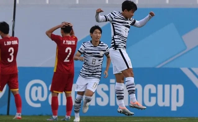 Cho Young Wook (áo số 7) giành danh hiệu Vua phá lưới giải U23 châu Á với 3 bàn thắng và 1 kiến tạo (Ảnh: AFC).