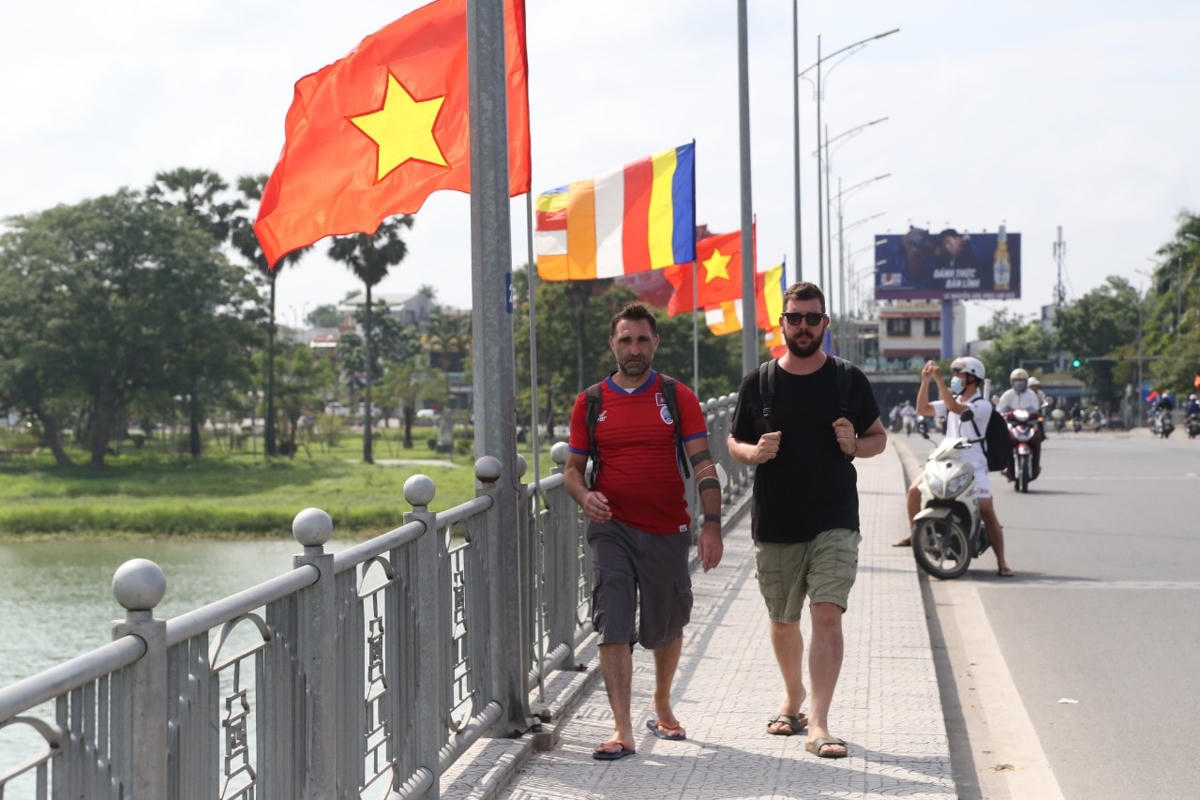Trải 'thảm đỏ' đón du khách nước ngoài