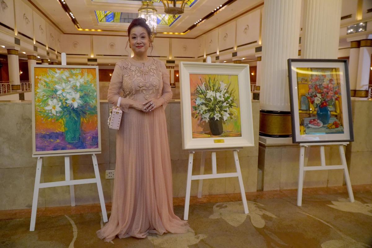 8 bức tranh là nỗi lòng, tình yêu thương vô bờ của bậc làm cha, làm mẹ dành cho con. 