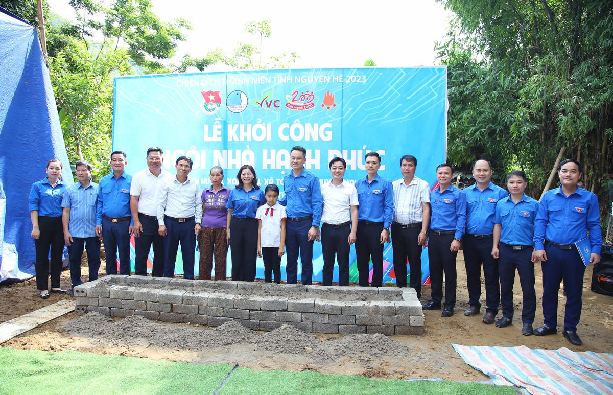 Lễ khởi công xây dựng ngôi nhà hạnh phúc.