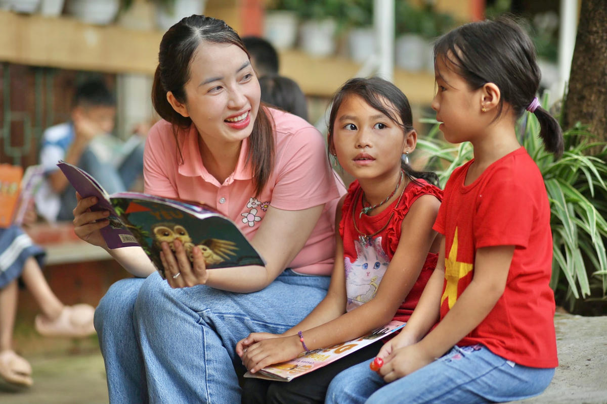 Dự án “Thư viện từ những bông hoa” góp phần lan tỏa văn hóa đọc tới trẻ em vùng cao. 