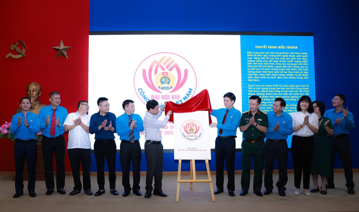 Lãnh đạo Tổng Liên đoàn Lao động Việt Nam công bố Biểu trưng chính thức của Đại hội XIII Công đoàn Việt Nam.