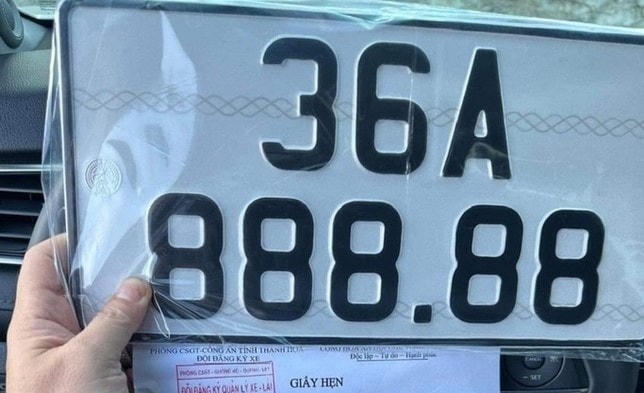 Biển số ngũ quý 8 mà người đàn ông may mắn bốc được.