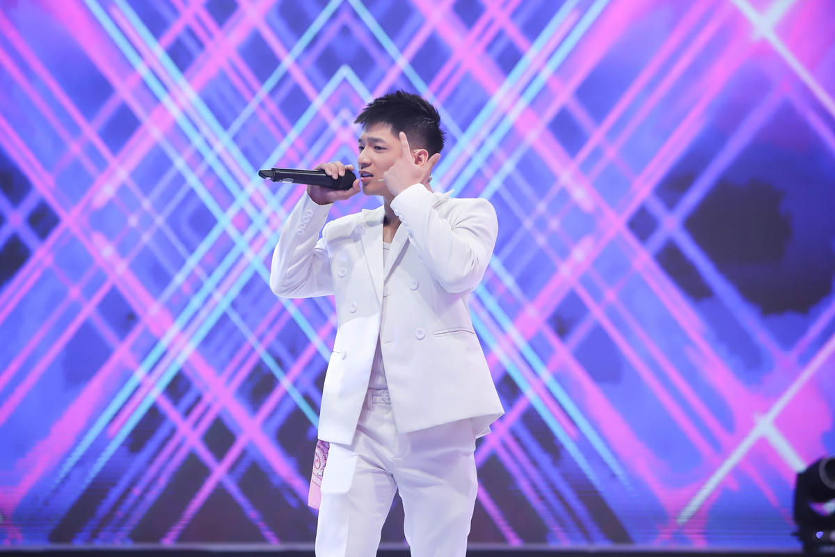 Minh Minh Mạnh “chào sân” bằng một bài rap cực “cháy”. Ảnh: Perfect Universe.