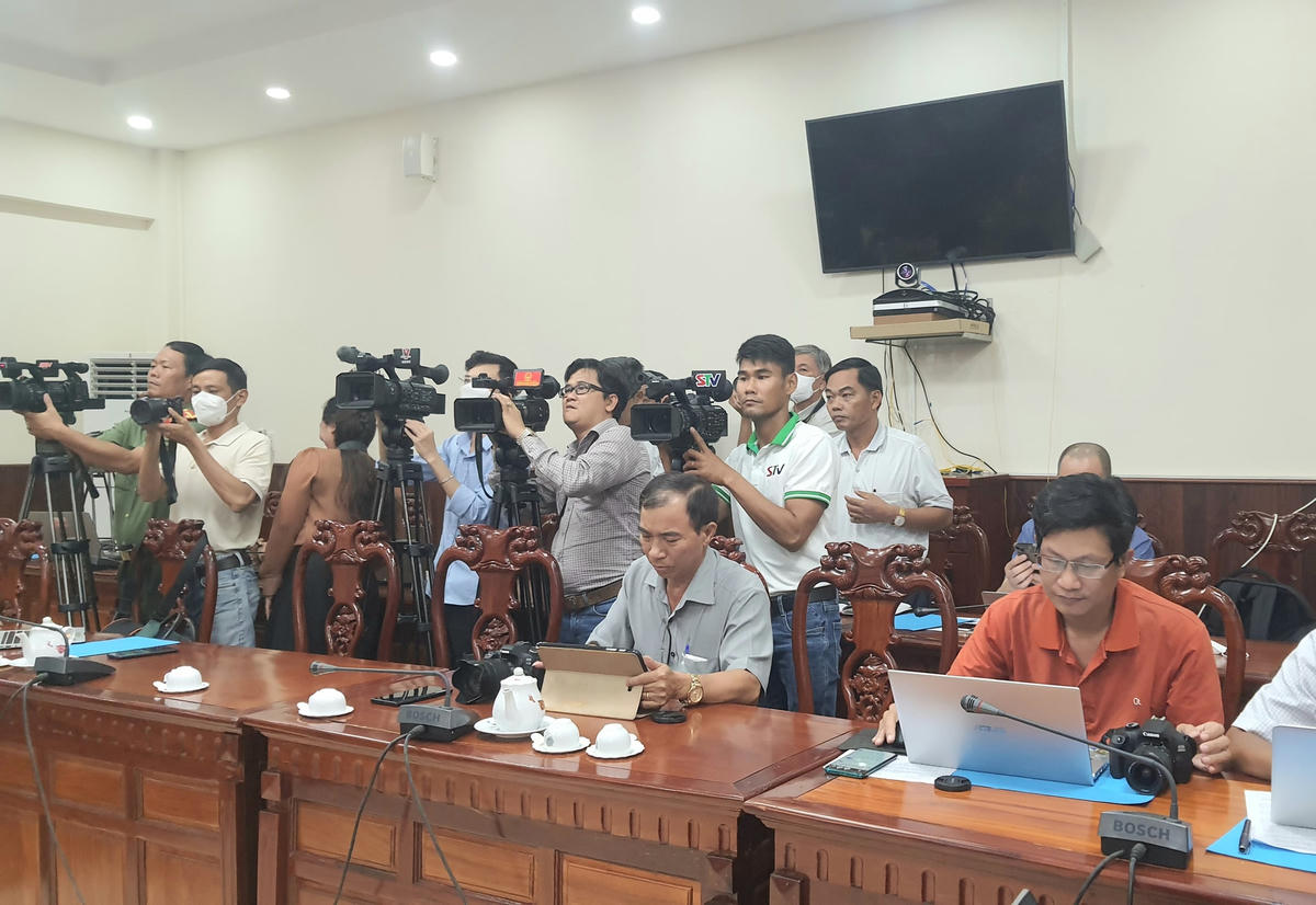 Nhiều câu hỏi đã được nhiều phóng viên của các cơ quan báo chí đặt ra trong buổi họp báo.