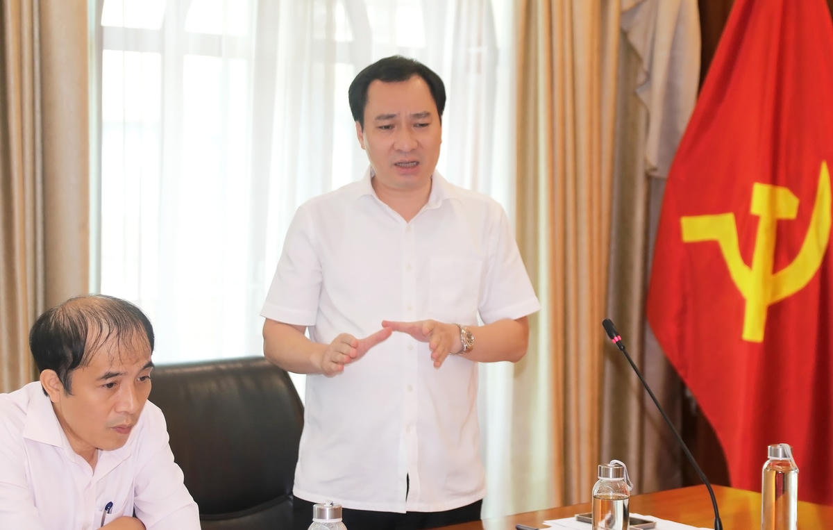 Ông Vũ Văn Tiến, Trưởng Ban Tuyên giáo UBTƯ MTTQ Việt Nam báo cáo sơ bộ về công tác tiếp nhận, phân loại các tác phẩm tham dự Giải.