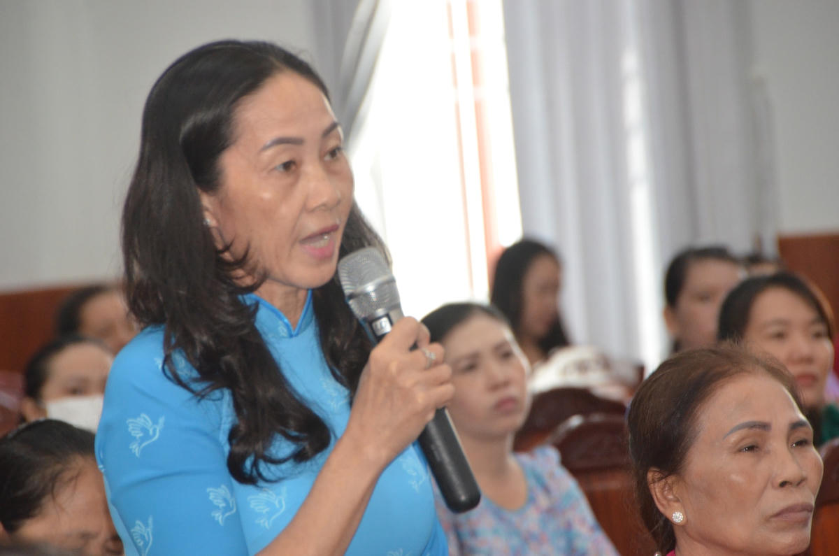 Chị Vũ Ngọc Hiền, Hội Liên hiệp phụ nữ huyện Hồng Dân kiến nghị tạo điều kiện cho các cấp hội học tập, tạo việc làm cho lao động nông thôn, nhất là đối với phụ nữ.