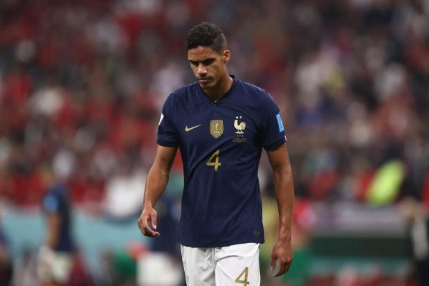 Raphael Varane vắng mặt ở buổi tập trước trận chung kết do bị cúm. Ảnh: Getty.  