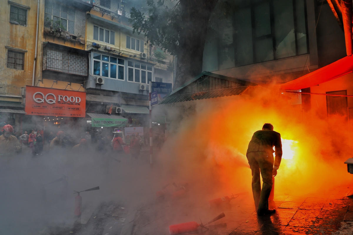 Hà Nội: Diễn tập phòng cháy chữa cháy tại chợ truyền thống Châu Long