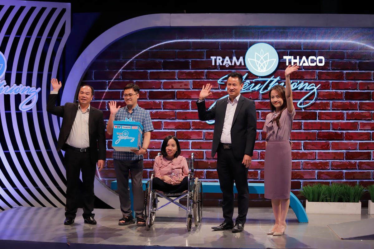Món quà của “Trạm yêu thương” sẽ tiếp thêm sức mạnh cho chị Nhung và nhóm thiện nguyện Hạc giấy.
