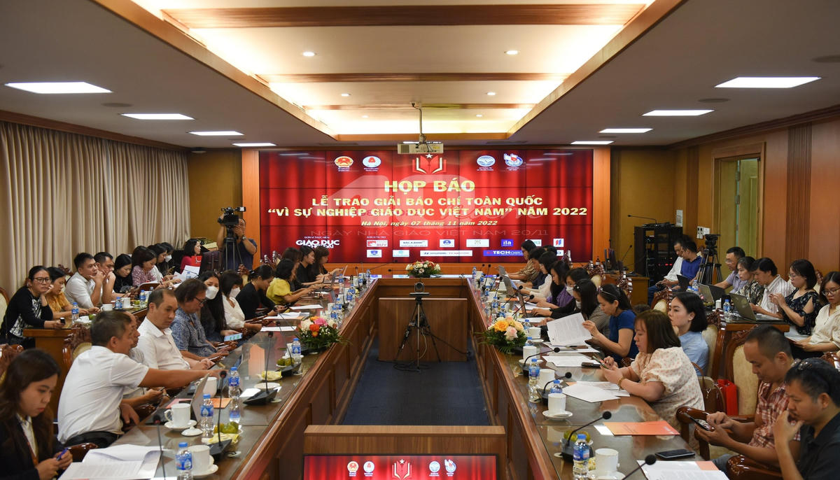 Quang cảnh buổi họp báo.