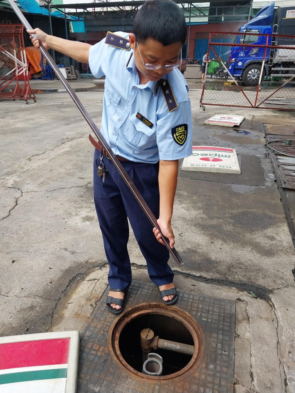 Cục Quản lý thị trường TP HCM tăng cường kiểm tra, giám sát các cây xăng trên địa bàn.