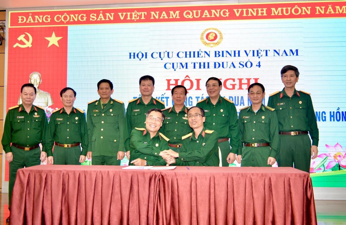 Hội nghị tiến hành bàn giao nhiệm vụ Cụm trưởng thi đua năm 2023 cho Hội CCB tỉnh Hải Dương.