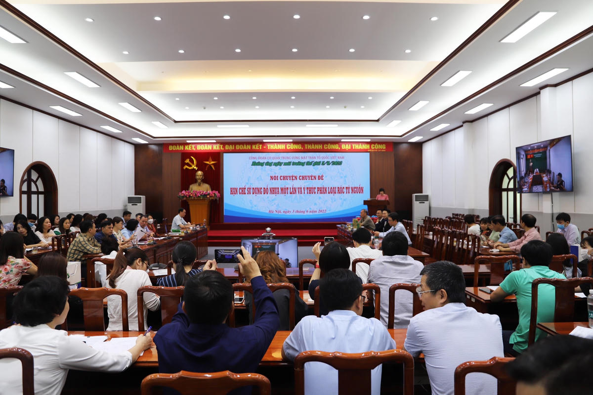 Quang cảnh buổi sinh hoạt chuyên đề.