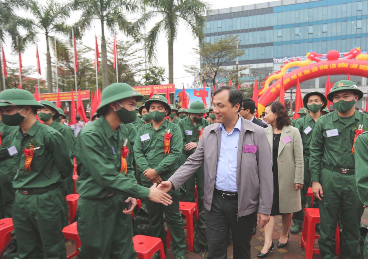 Ông Hoàng Trung Dũng, Bí thư Tỉnh ủy tin tưởng các thanh niên ưu tú của thành phố sẽ hoàn thành xuất sắc nhiệm vụ được giao.