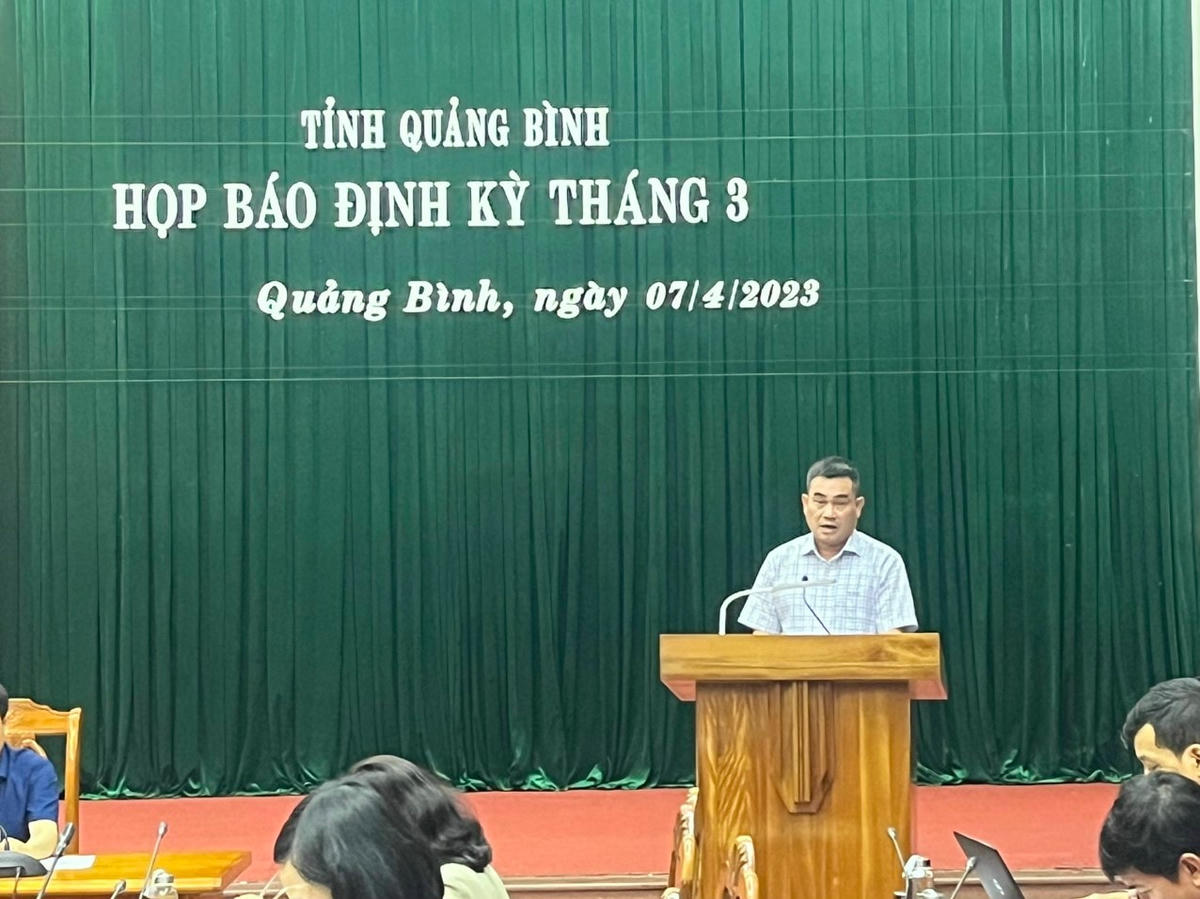 Ông Nguyễn Ngọc Quý - Giám đốc Sở Du lịch tỉnh Quảng Bình cung cấp thông tin tại cuộc họp báo định kỳ tháng 3.