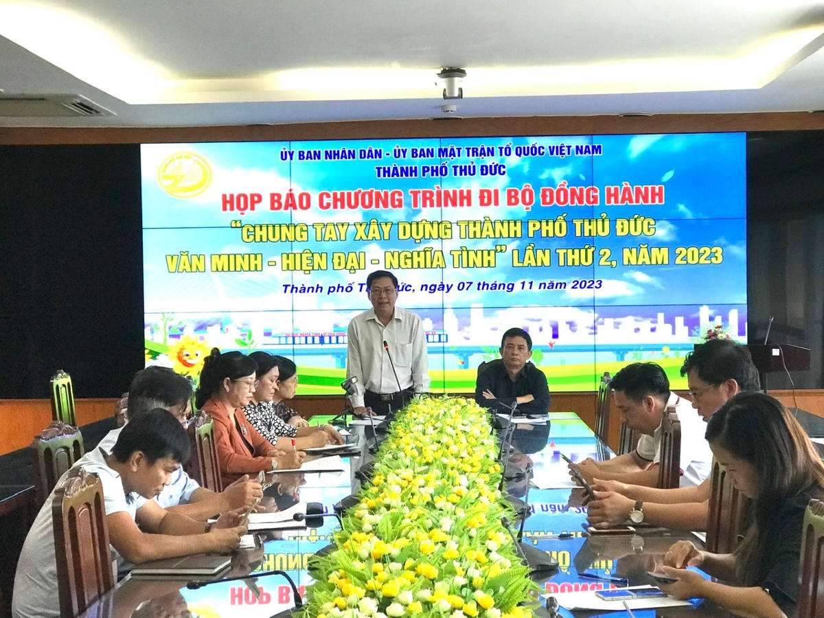 Lãnh đạo UBND và Uỷ ban MTTQ Việt Nam TP Thủ Đức thông tin về Chương trình đi bộ đồng hành lần thứ II.