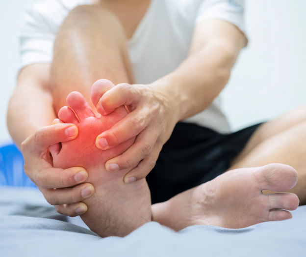 Các thiết bị làm ấm có thể gây bỏng bàn chân nên người bệnh đái tháo đường cần đặc biệt chú ý. Ảnh: SKĐS.