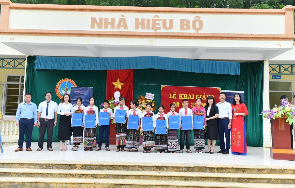 Hoạt động trao tặng quà Tết 2022 cho bà con tỉnh Bình Dương