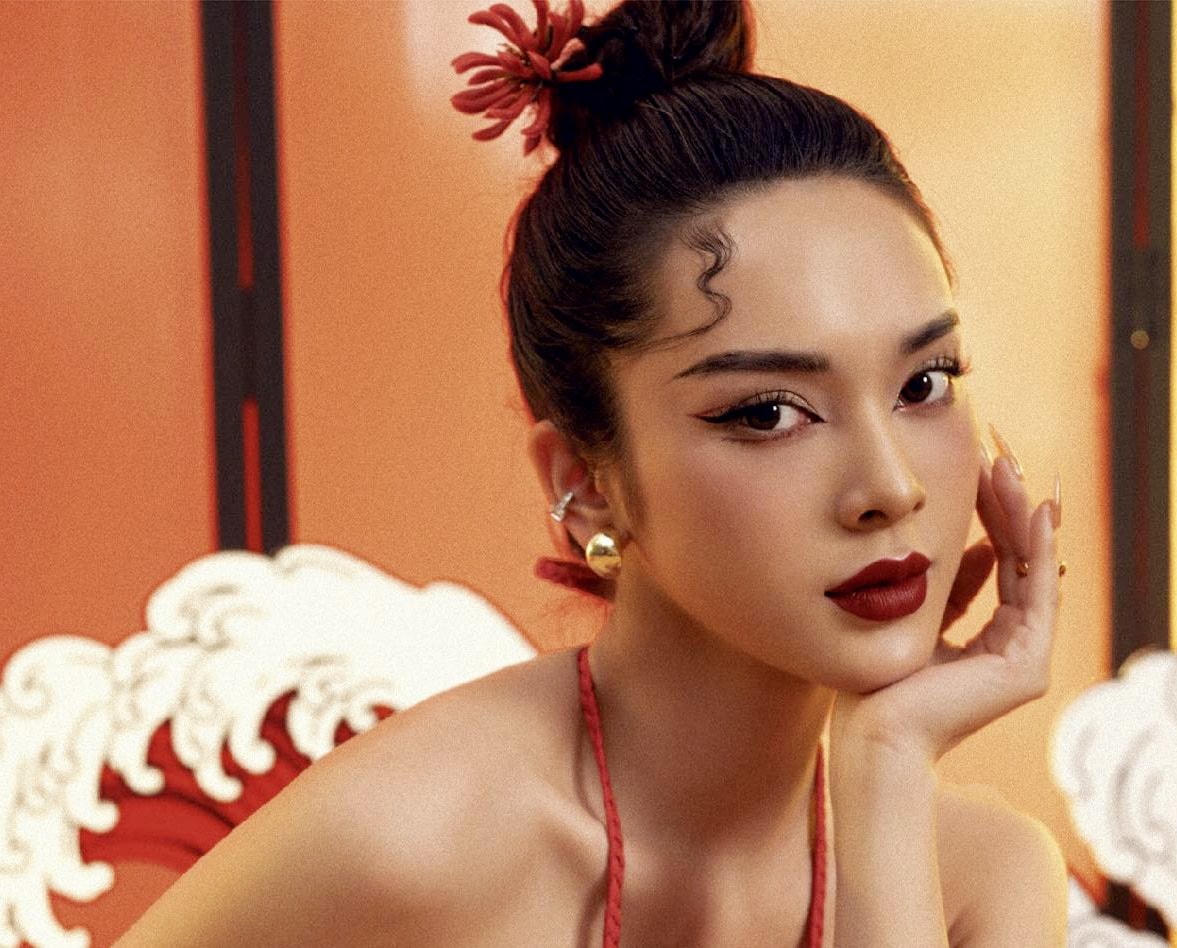 Cả 2 giống nhau ở đường nét hài hòa, thanh tú.