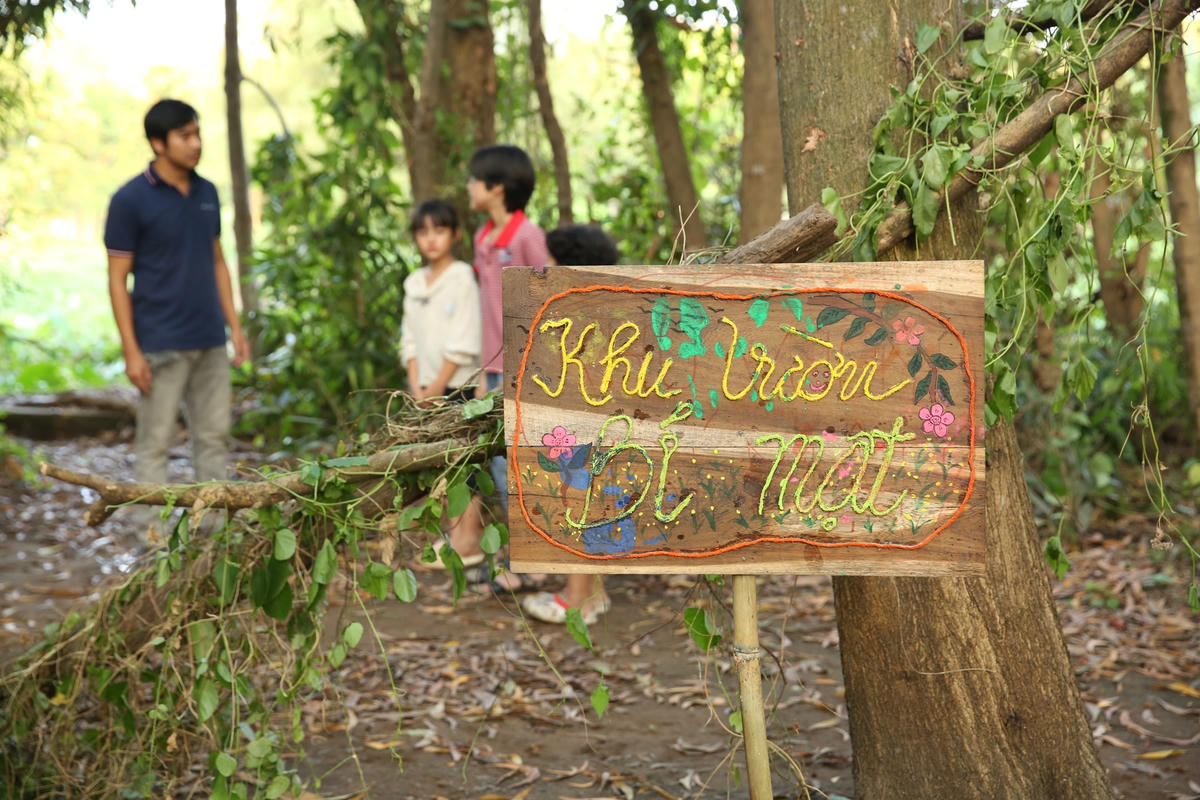 "Khu vườn bí mật" lấy bối cảnh một khu vườn hoang phế. 
