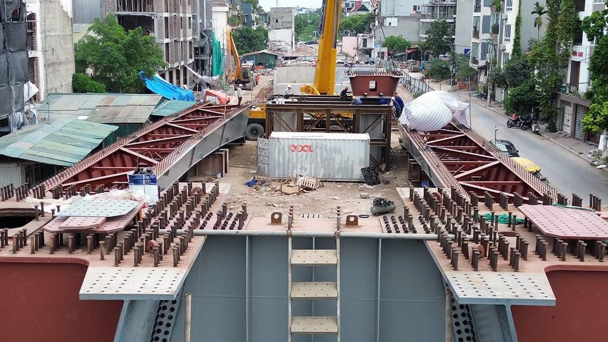 Dự án có tổng chiều dài hơn 1,5km, điểm đầu giao với đường Nguyễn Văn Cừ (trên địa bàn phường Ngọc Lâm) và điểm cuối giao với tuyến đường hành lang chân đê tại ngõ 264 phố Ngọc Thụy, với chiều rộng mặt cắt ngang là 40m.