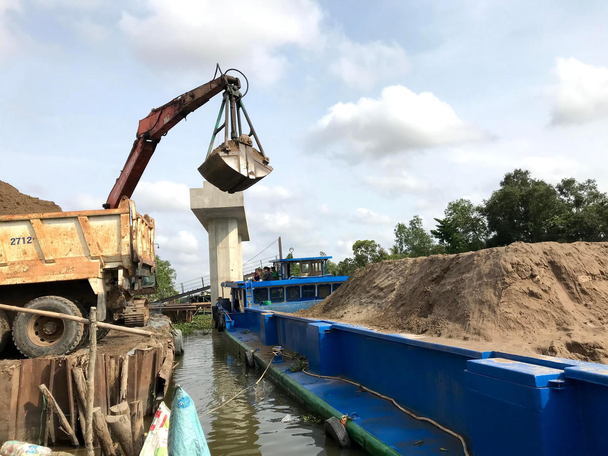 Nhiều dự án hạ tầng phía Nam đã tìm được nguồn vật liệu.