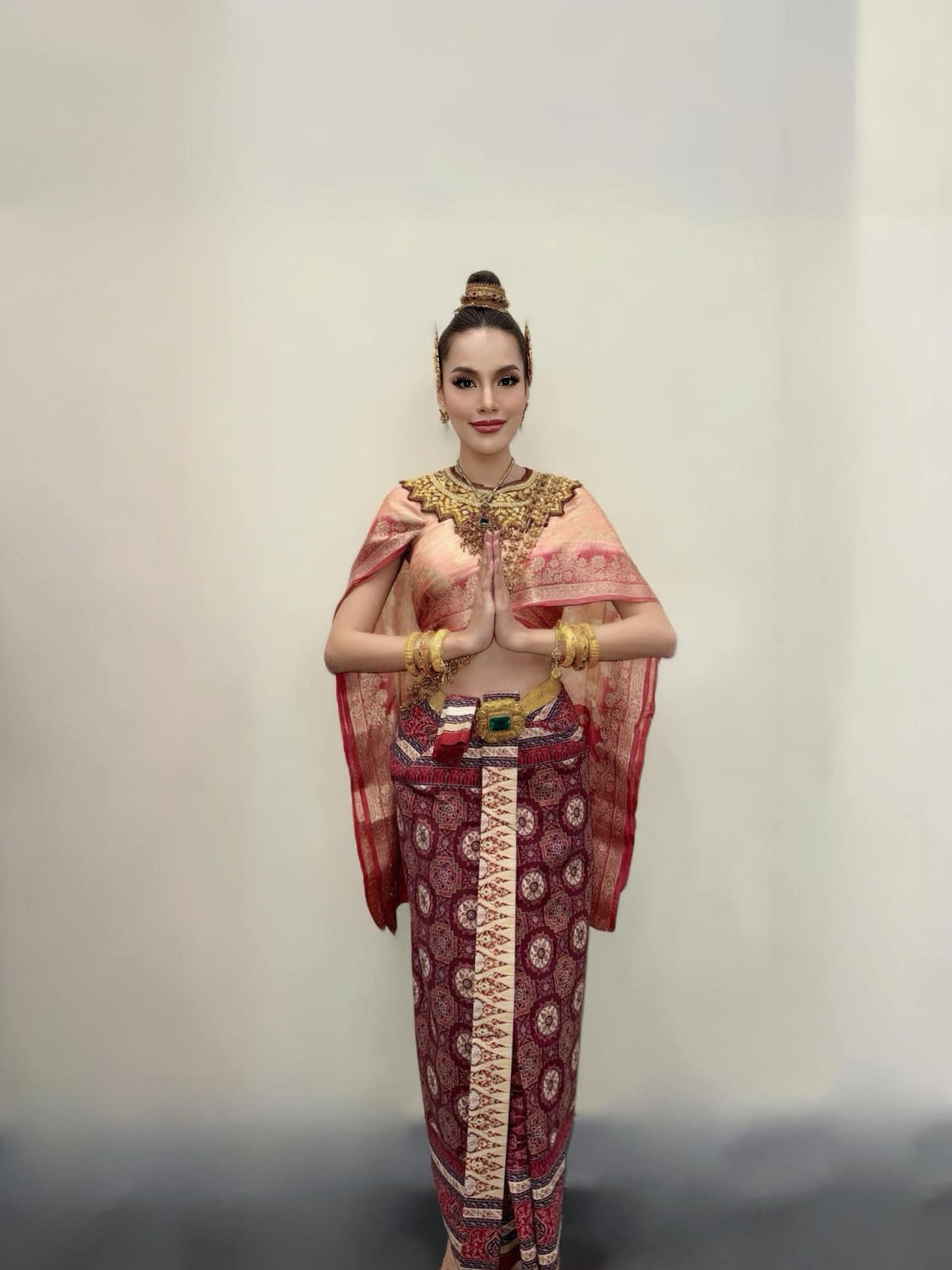 Hoa hậu Lê Hoàng Phương 'gây sốt' khi trình diễn thời trang 