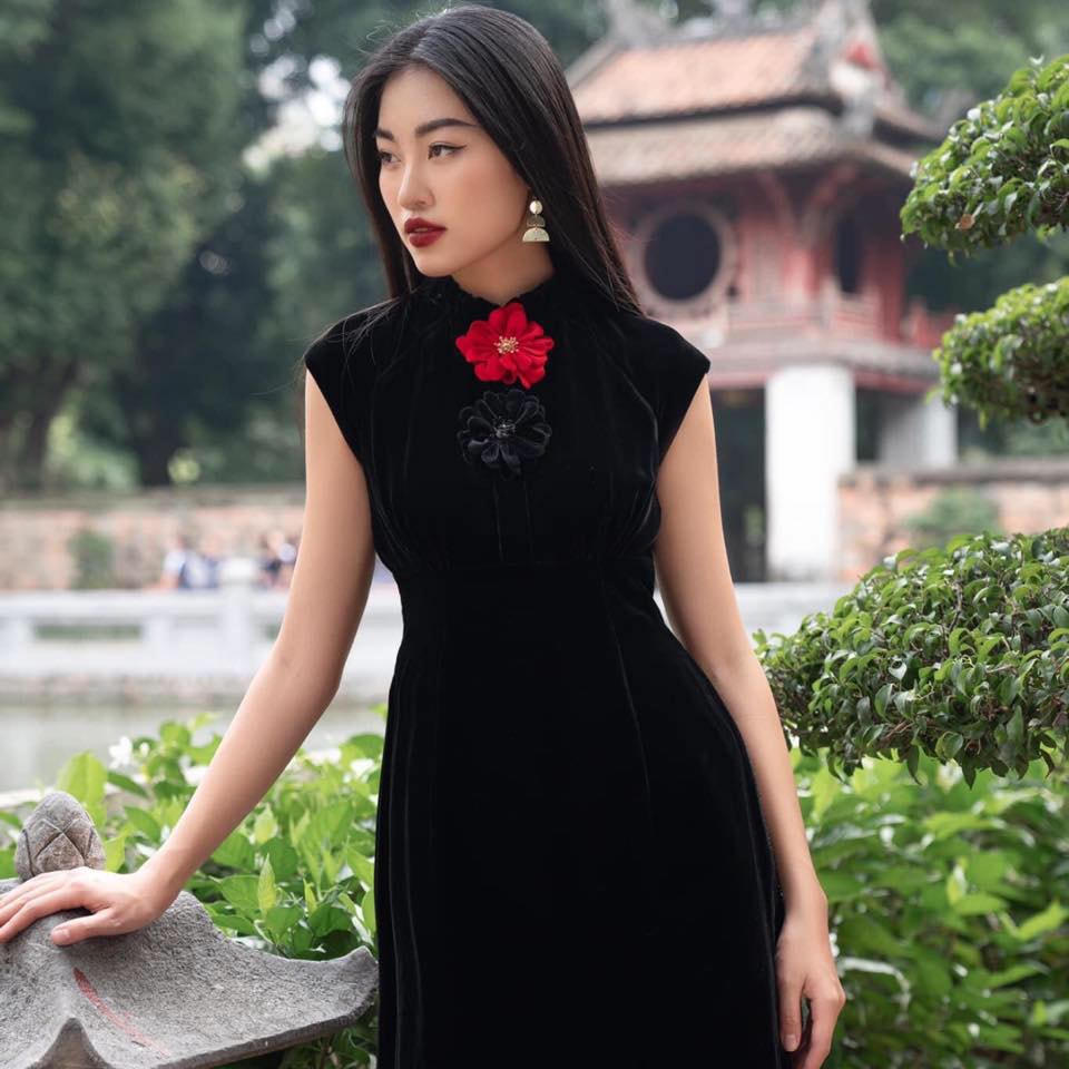 Phong cách ngoài đời của Thu Thủy thiên về sự nhẹ nhàng, thanh lịch nhưng không kém phần năng động, cá tính. Ảnh: FBNV. 