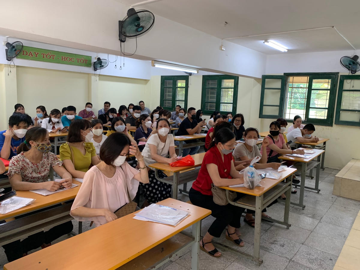 Năm học 2021-2022, Hà Nội có khoảng 129.000 học sinh xét tốt nghiệp THCS, trong đó gần 107.000 em đăng ký thi vào lớp 10. Trong số này, khoảng 64,7% sẽ trúng tuyển vào các trường THPT công lập. Số còn lại học tại các trường tư thục hoặc cơ sở giáo dục nghề nghiệp - giáo dục thường xuyên.