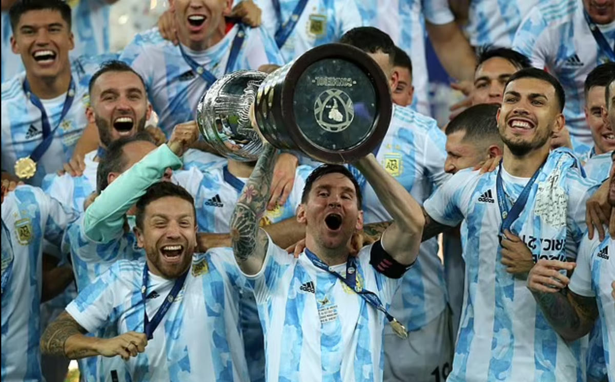 Vô địch Copa America cùng đội tuyển quốc gia năm ngoái sẽ giúp giảm bớt áp lực cho cầu thủ Messi. Ảnh: Getty.