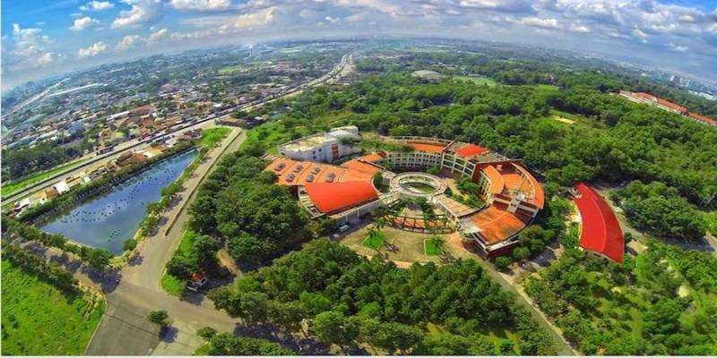 Khu Công nghệ phần mềm ĐHQG TP HCM đặt tại trung tâm Làng Đại học tại TP Thủ Đức. 