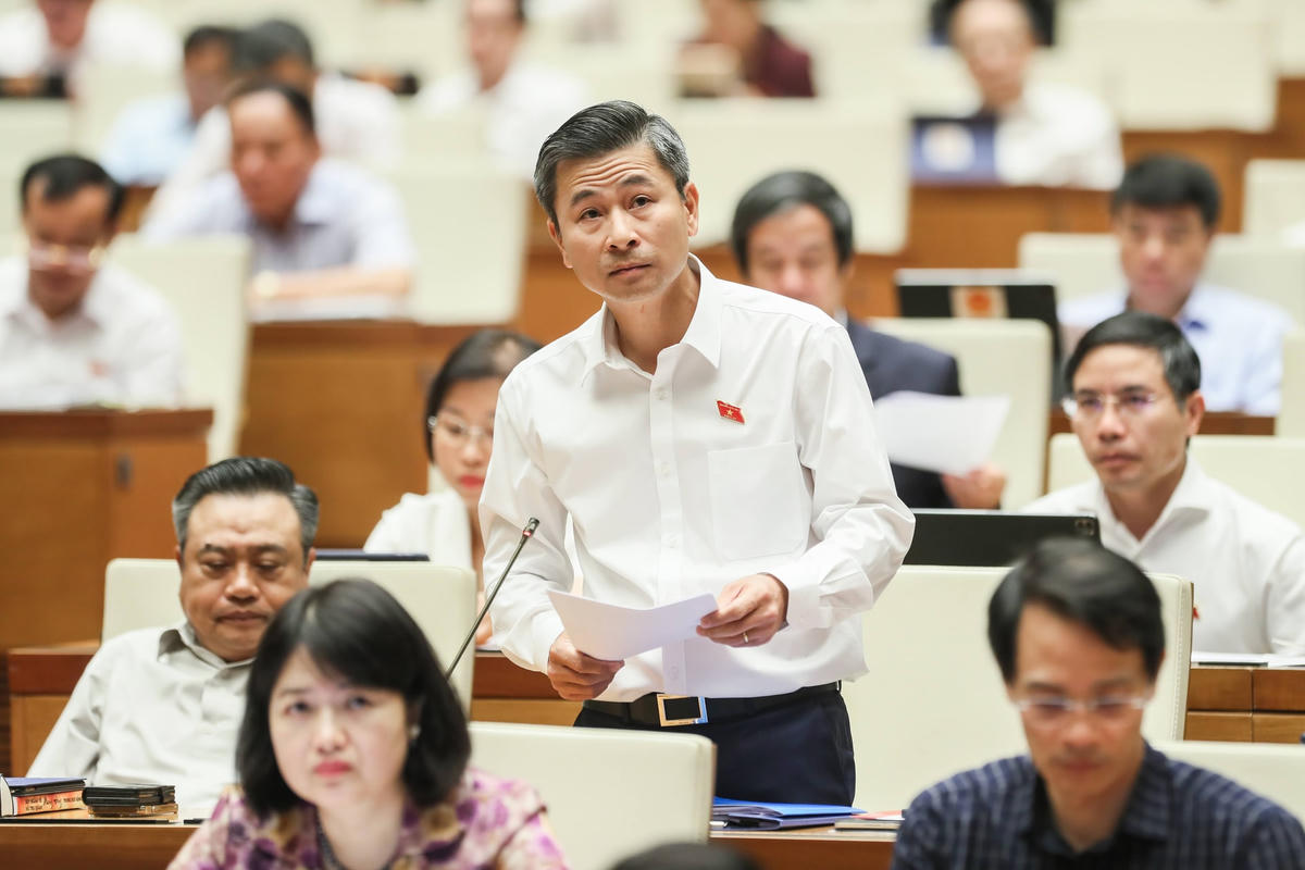 ĐBQH tham dự phiên thảo luận tại hội trường, ngày 31/5. Ảnh: Quang Vinh.