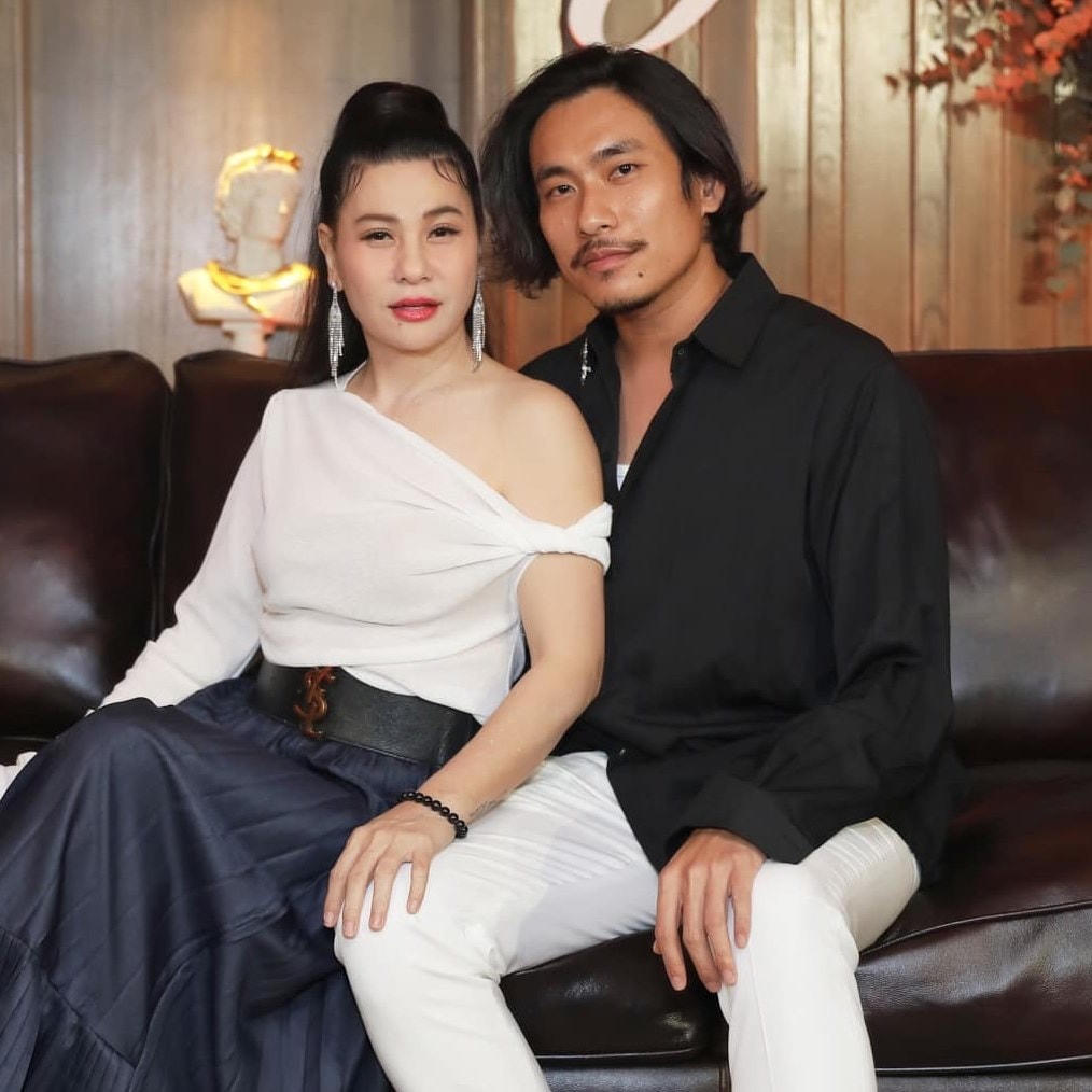 Việc Cát Phượng công bố chia tay bạn trai cũng được xem là "chiêu trò" cầu xin sự thương hại. 