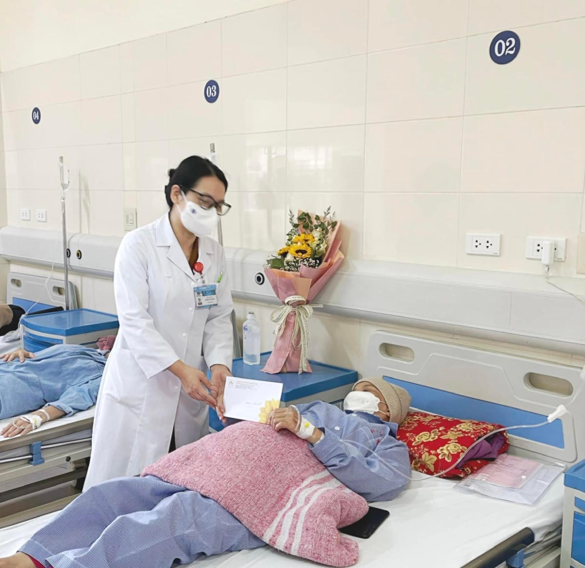 Bệnh nhân Lê Thị B. được điều trị thành công ung thư tại Bệnh viện K. Ảnh: BVCC.