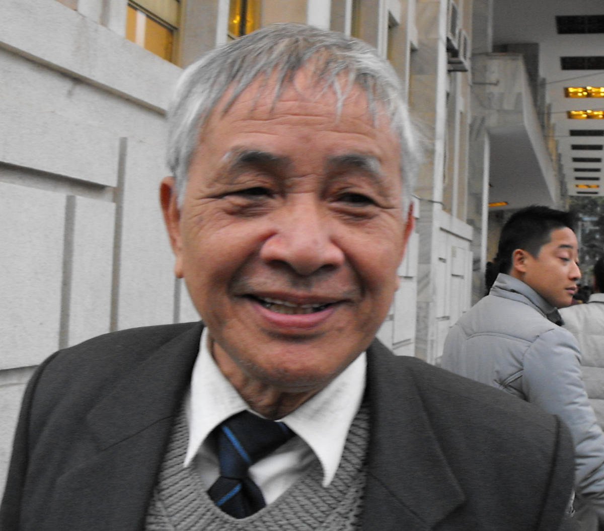 Nhà thơ Ngô Văn Phú. Ảnh: Hoàng Thu Phố.  