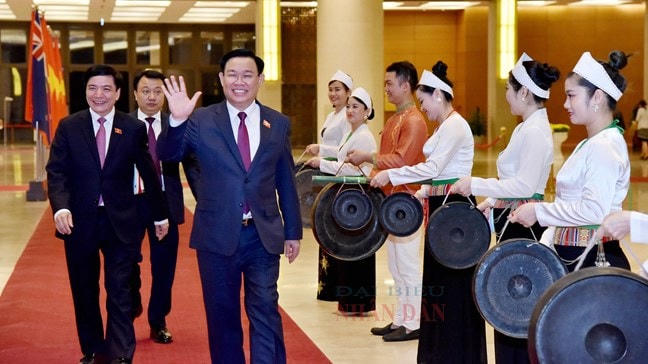 Chủ tịch Quốc hội Vương Đình Huệ đến dự cuộc gặp mặt. Ảnh: Lâm Hiển.