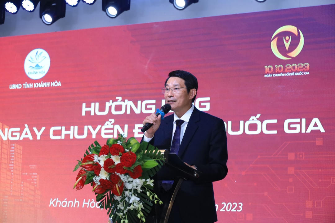 Ông Đinh Văn Thiệu, Phó Chủ tịch UBND tỉnh Khánh Hòa phát biểu tại buổi lễ.