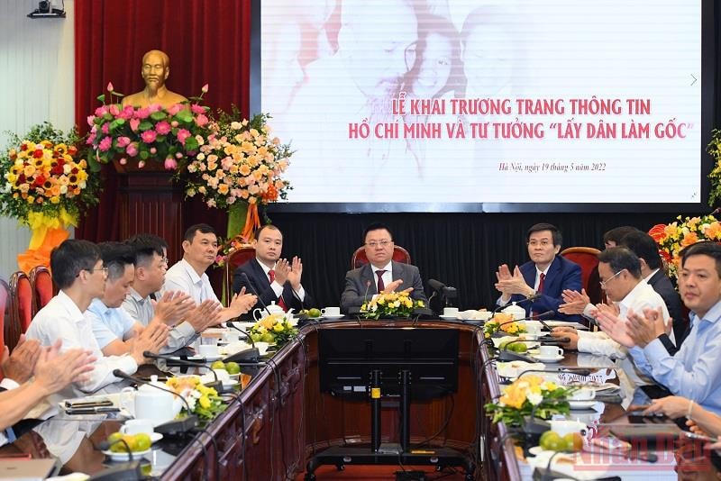  Các đại biểu tham dự buổi lễ. (Ảnh: Thành Đạt).