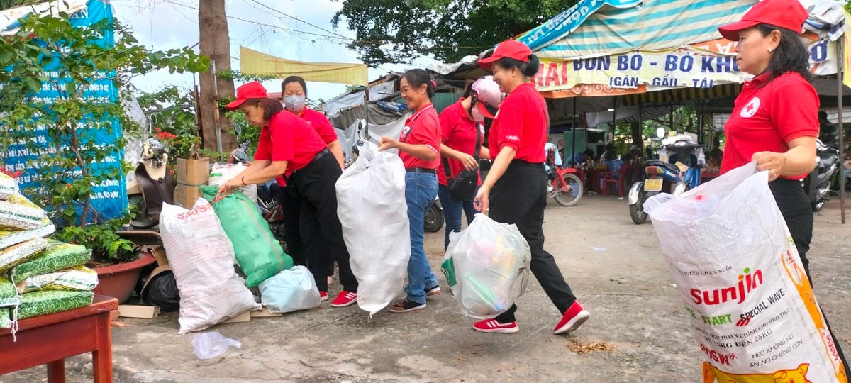 TPHCM đang phải đối diện với áp lực khoảng 9.500 tấn rác sinh hoạt phát sinh mỗi ngày (chưa kể rác công nghiệp).
