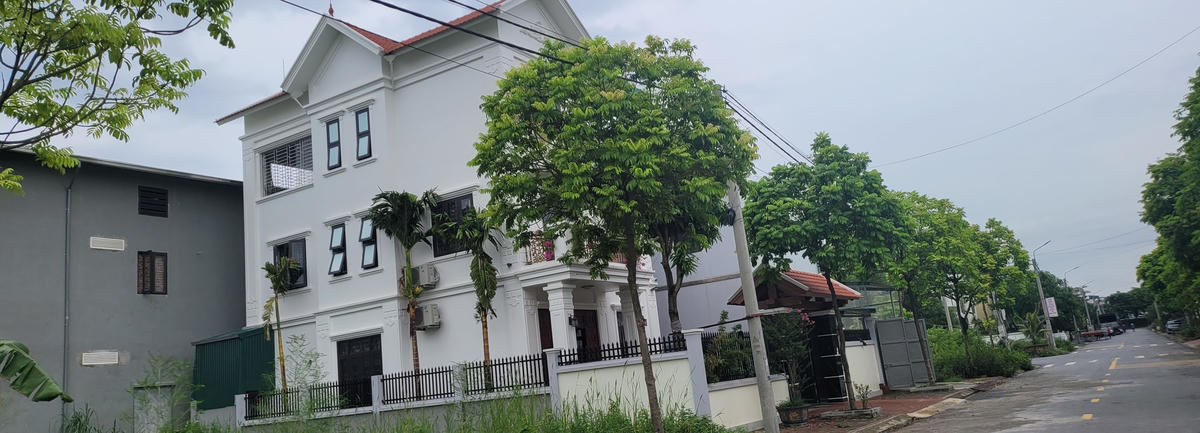 Theo lời ông Thuận, Phó Chủ tịch UBND huyện Hoài Đức, những kiến trúc kể trên có thiết kế gần giống với nhiều ngôi nhà ở dân sinh khác mà thôi.