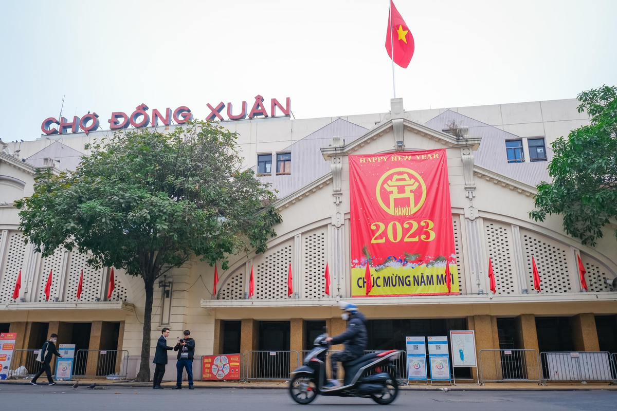Chợ Đồng Xuân yên tĩnh khác hẳn với cảnh tấp nập người buôn bán sầm uất hàng ngày.