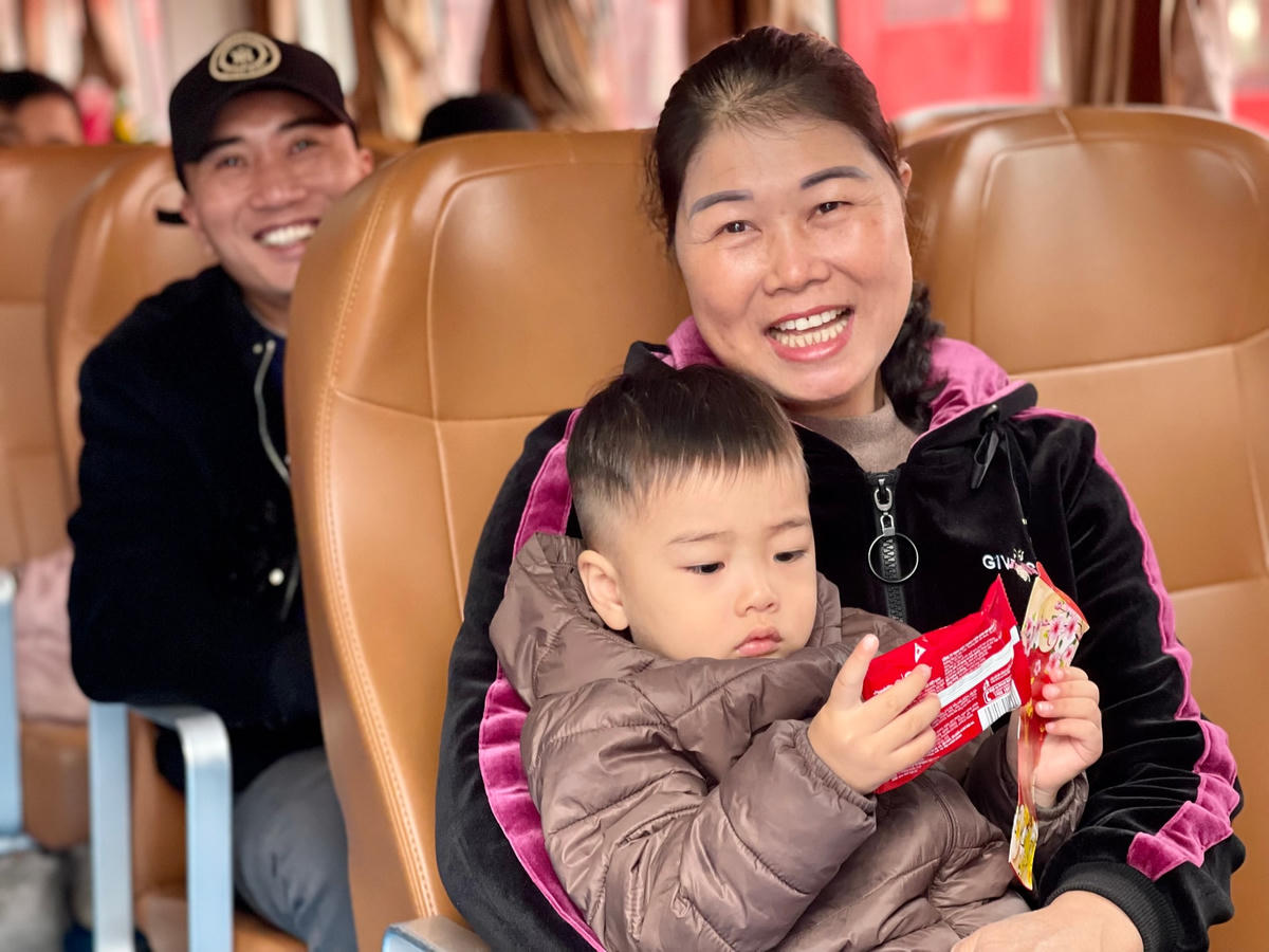 Cô Nguyễn Thị Kỷ (người dân huyện đảo Cô Tô) bày tỏ niềm vui và sự phấn khởi khi Vân Đồn có một bến cảng cao cấp đẹp, sang trọng và hiện đại như Bến cảng cao cấp Ao Tiên. 