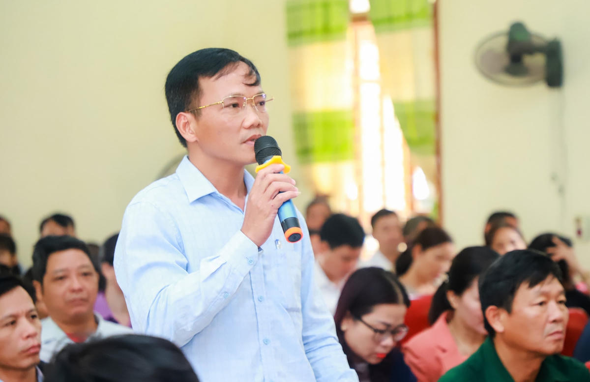 Ông Đặng Hoàng Tuấn, cử tri xã Thanh Long góp ý về những bất cập trong chính sách đất đai, nhất là Nghị định 64 đến nay không phù hợp so với thực tế.