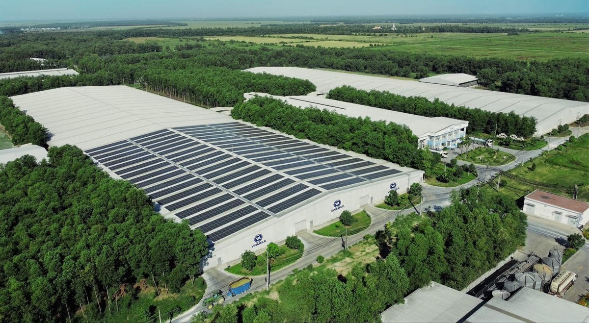 Hệ thống năng lượng mặt trời đã được lắp đạt tại các trang trại của Vinamilk.