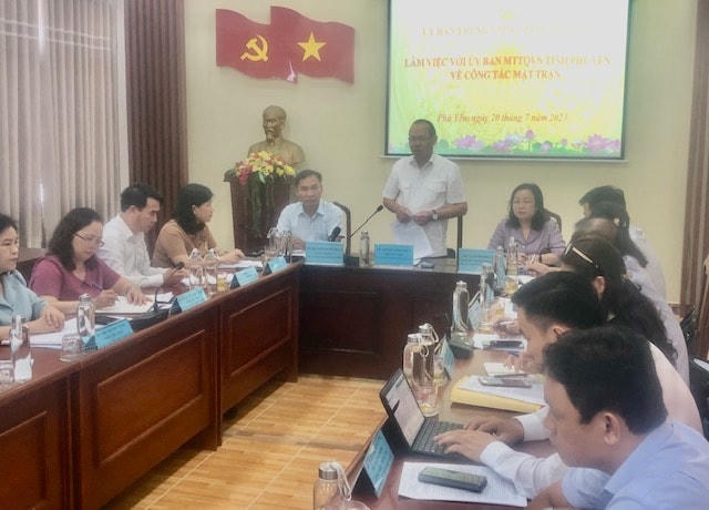 Phó Chủ tịch Ủy ban Trung ương MTTQ Việt Nam Hoàng Công Thủy phát biểu tại buổi việc với tỉnh Phú Yên.
