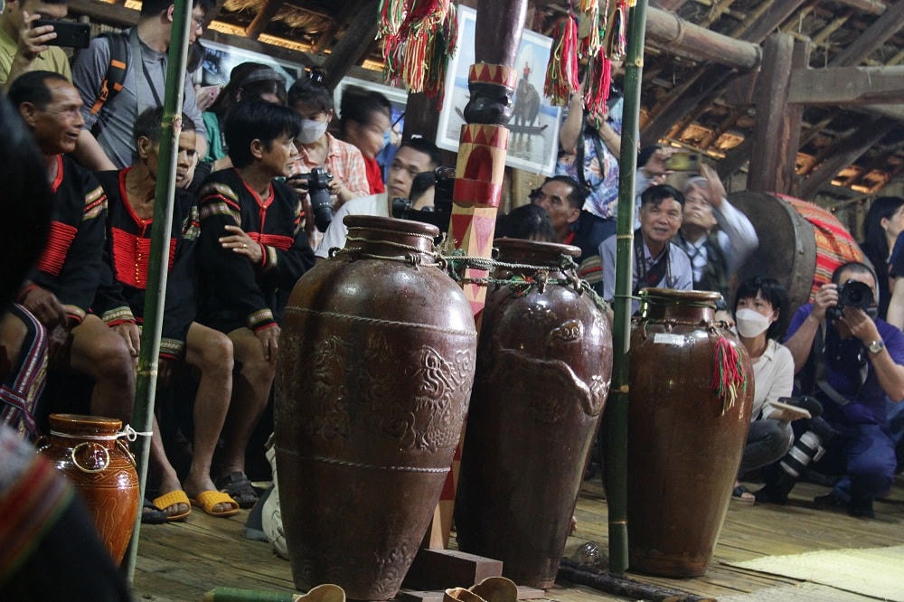 Ché vừa gần gũi mà lại cũng mang tính linh thiêng trong đời sống tâm linh của người Êđê. 